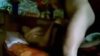 فيلم نيك عراقية قديم لشرموطة جارها يفشخ كسها