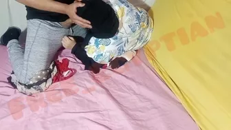 مصريه محجبه بتمص زب ابن عمها وتاخده في طيزها الكبيرة