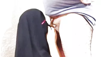 متناكه مصريه منقبه مصت الزب كامل وخدته في طيزها