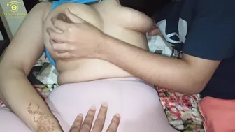 بزاز عراقية ملبن جارها نازل فيها تقفيش ويرضع