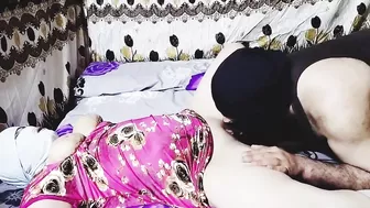 سمر المربربه الزبون بيلحس كسها وينيكها على الارض