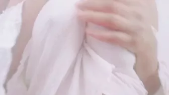 مغربيه بتصور لحبيبها بزازها الجامده وتقفشهم في النودز