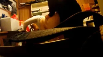 لبوه بجسم مربرب عشيقها مقلعها في المحل وفاشخ طيزها نيك