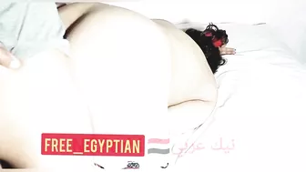مصريه مربربه نايمه واخوها بيلعب في كسها وطيزها الكبيرة