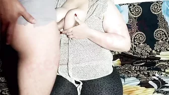 عمته الشرموطه بتمص بزه وتاخده بين بزازها الكبيره