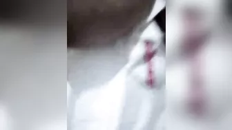 عربية مربربة بتصور للزبون بزازها وطيزها قبل نيكها