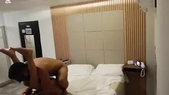ممحونة سعودية فحلها مش راحم طيزها نيك على السرير