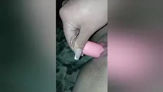 قحبة عراقية بتصور لحبيبها وتنيك كسها بالزب الصناعي