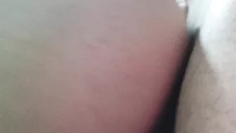 عراقية زوجها الديوث يصورها ويفشخها خلفي على السرير