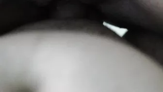 متناكة ببزاز كبيرة واخده الزب كامل في كسها وتصرخ