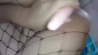 اخته الممحونة بتخليه ينيك كسها طول الليل وتصور نفسها