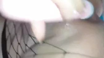 اخته الممحونة بتخليه ينيك كسها طول الليل وتصور نفسها