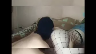 نازل لحس في كس حبيبته ومش راحم طيزها نيك خلفي