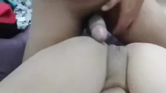 قحبة مغربية جارها بيحط زبه كامل في كسها وتصور نفسها