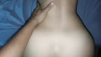 مطلقة ابن عمها بينيك في طيزها وصوتها جايب اخر الشارع