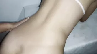 بيدخل على اخته وينيكها خلفي في نص البيت