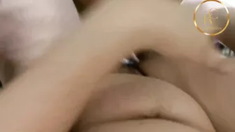 مربربة مصرية بتاخد الزب بين بزازها وتتنطط عليه