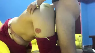 متناكة طيزها كبيرة بتتفشخ نيك خلفي على سريها