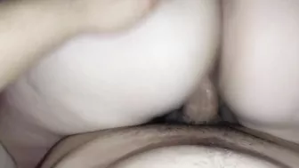 فرسه بزازها كبيره وملبن الزب في كسها كامل وتتوجع