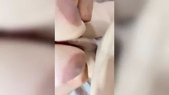 عشيقها بيصورها وهي بتاخد زبه بين بزازها الكبيرة الملبن