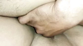 متناكة فاتحه كسها على الاخر وتبلع الزب وتتوجع