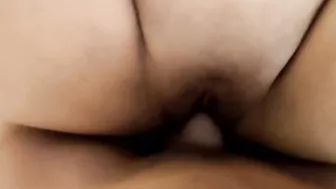 بتقلع لحبيبها وتخليه يلعب في كسها وينيكها طول الليل