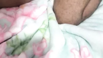 مزة مصرية جسمها مربربة بتدلك الزب وتاخده كامل