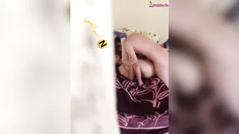 واخد حبيبته البيت وبينيكها على الكنبة ويصورها