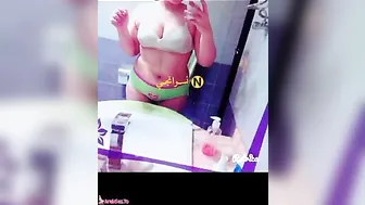 مصرية مربربة بتهيج حبيبها على جسمها وبزازها