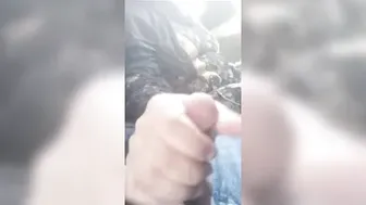 شرموطة مصرية بتدلك زب المتحرش في العربية