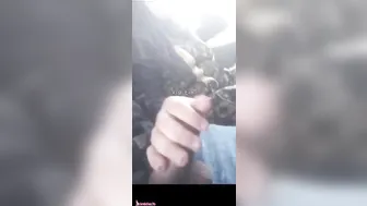 شرموطة مصرية بتدلك زب المتحرش في العربية