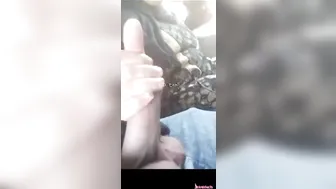 شرموطة مصرية بتدلك زب المتحرش في العربية