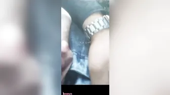 شرموطة مصرية بتدلك زب المتحرش في العربية