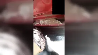 شاب بيهيج على طيز مربربة ويتحرش بيها في العربية