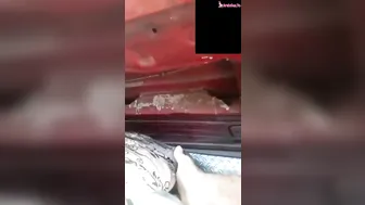 شاب بيهيج على طيز مربربة ويتحرش بيها في العربية