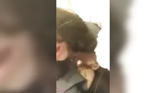 مزة مصرية بتعرض بزازها وتمص الزب وتقعد عليه