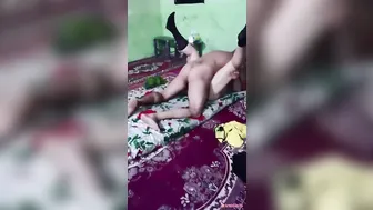 المتناكة رفعاله رجليها على الاخر وهو مش راحم كسها نيك