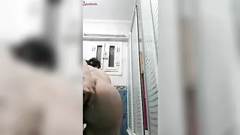 فرسه طيزها طريه مطلعه البزاز لحبيبها وتقفش وتدلع