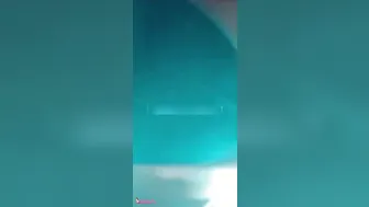 بنوته كيوت واقفه لحبيبها وتقفش في بزازها وتدلع