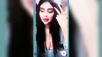 ممحونة خليجية بتهيج متابعينها على بزازها وتقفشهم