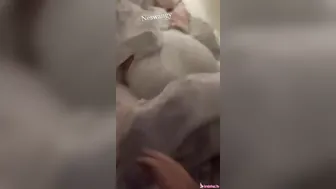 مصرية اخوها الديوث بيقفش طيزها ويصورها وهي نايمه