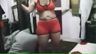 نص ساعة من الرقص والنيك لمصرية مع زبون عنتيل