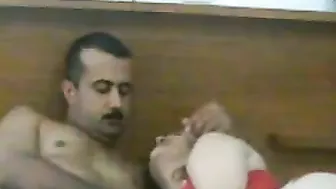 مصرية ممحونة عشيقها نازل فيها بوس ونيك بكل الاوضاع