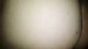 اخوها دخل عليها الشقة ونازل نيك في كسها الهيجان