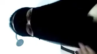 فلاحة منقبة بتتصور لعشيقها وتفتحله كسها المولع