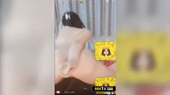 سعودية ملبن بتنيك في كسها بالزب الصناعي مع المتابعين
