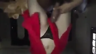 متناكة مصرية بتمص زب الزبون زي المحرومة وتتفضح