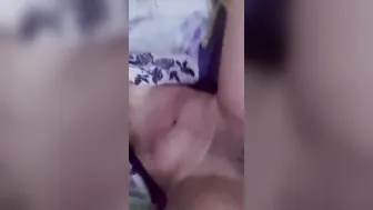 بت بتهيج في نص الليل وبتصور لحبيبها وهي فاشخه كسها