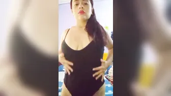 مصرية بتصور جسمها لحبيبها بالهدوم الجديدة وتهيجه