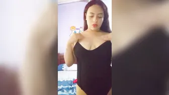 مصرية بتصور جسمها لحبيبها بالهدوم الجديدة وتهيجه